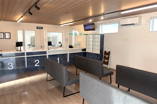 ウエサカ薬局指扇店内観写真