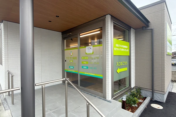 ウエサカ薬局指扇店入口写真
